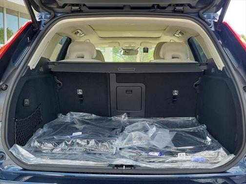 2025 Volvo XC60 B5 Ultra