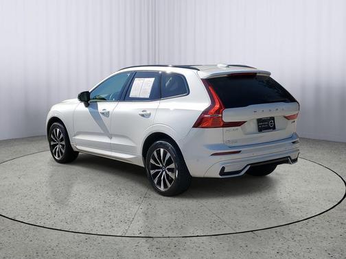 2024 Volvo XC60 B5 Plus Dark Theme