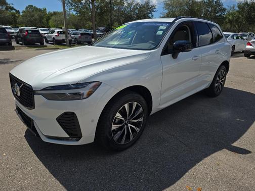 2024 Volvo XC60 B5 Plus Dark Theme