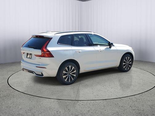 2024 Volvo XC60 B5 Plus Dark Theme