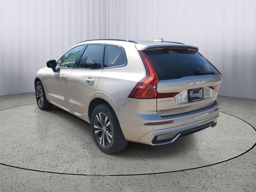 2024 Volvo XC60 B5 Core Dark Theme