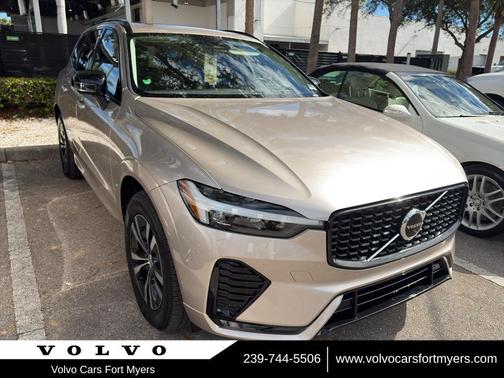 2024 Volvo XC60 B5 Core Dark Theme