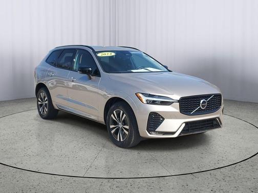 2024 Volvo XC60 B5 Core Dark Theme