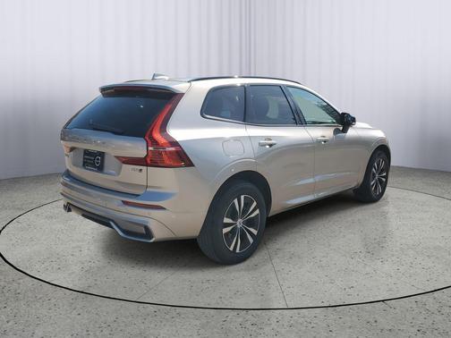 2024 Volvo XC60 B5 Core Dark Theme