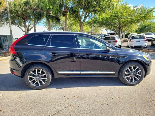 2016 Volvo XC60 T6 Drive-E Platinum