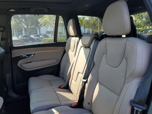 2025 Volvo XC90 Plug-In Hybrid T8 Ultra 7-Seater