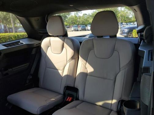 2025 Volvo XC90 Plug-In Hybrid T8 Ultra 7-Seater