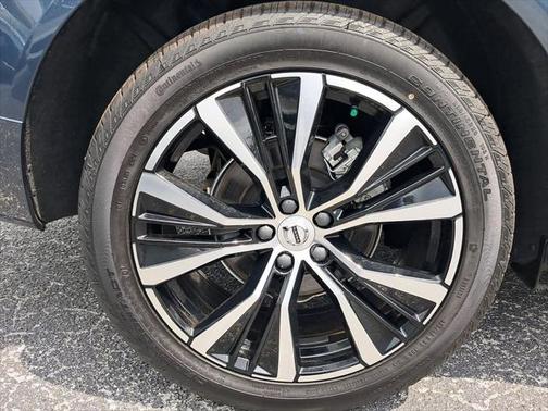 2025 Volvo XC60 B5 Plus