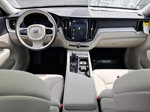 2025 Volvo XC60 B5 Plus