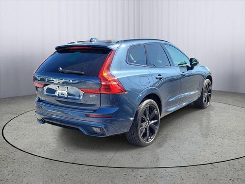 2025 Volvo XC60 B5 Plus