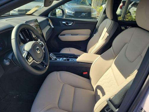Aurora Silver 2026 Volvo XC60 B5 Plus