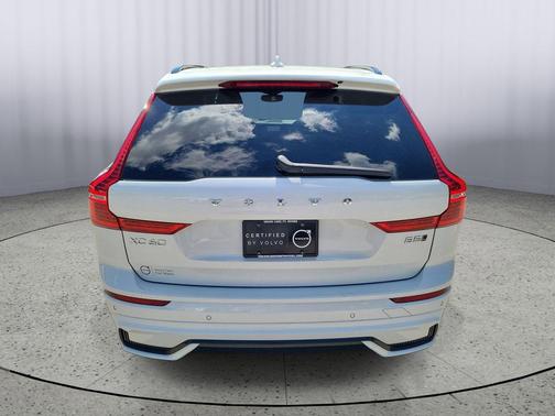 Crystal White Metallic 2024 Volvo XC60 B5 Plus Dark Theme
