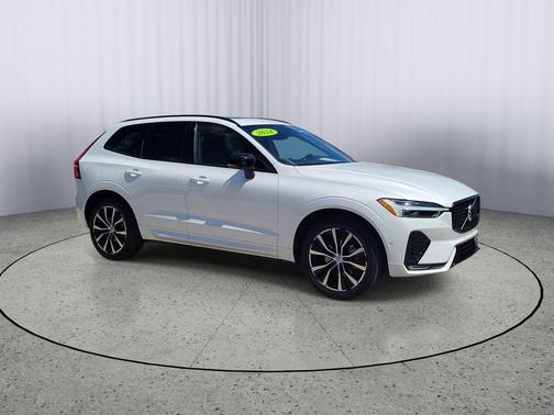 Crystal White Metallic 2024 Volvo XC60 B5 Plus Dark Theme