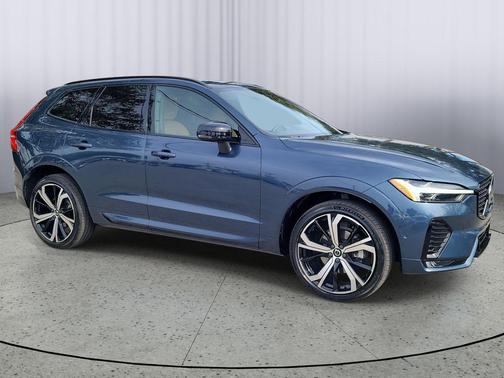 2023 Volvo XC60 B5 Ultimate Dark Theme