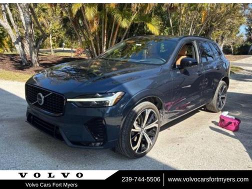 2023 Volvo XC60 B5 Ultimate Dark Theme