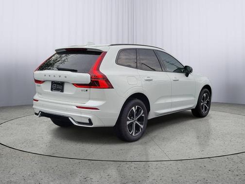 Crystal White Metallic 2026 Volvo XC60 B5 Core