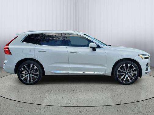 Crystal White Metallic 2023 Volvo XC60 B5 Ultimate Bright Theme