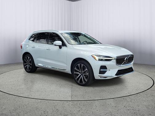 Crystal White Metallic 2023 Volvo XC60 B5 Ultimate Bright Theme