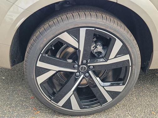 Bright Dusk Metallic 2026 Volvo XC60 B5 Ultra