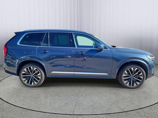 2025 Volvo XC90 B5 Plus 7-Seater