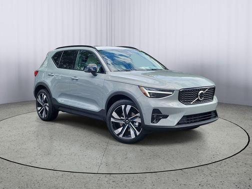 Vapour Grey Metallic 2026 Volvo XC40 Ultra, B5 AWD Gas (mild hybrid), Dark