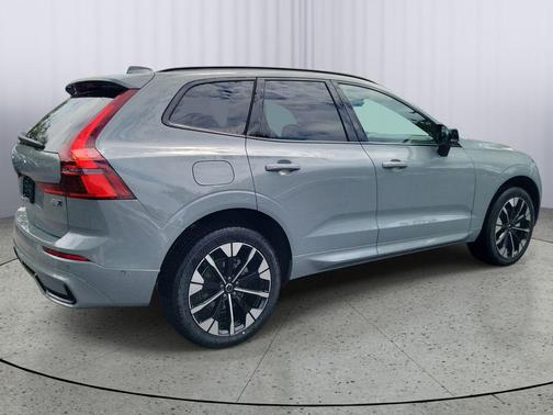 Vapour Grey Metallic 2026 Volvo XC60 B5 Plus