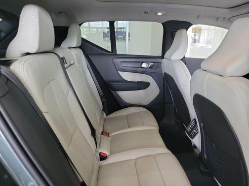 2026 Volvo XC40 B4 Plus