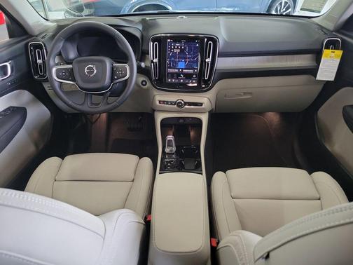 2026 Volvo XC40 B4 Plus