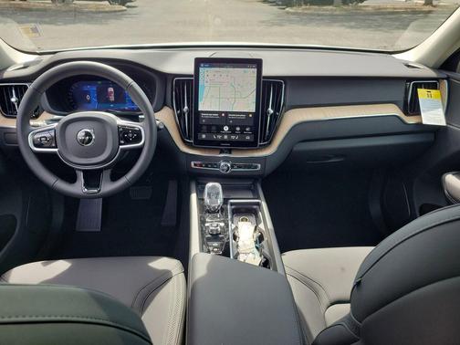Crystal White Metallic 2026 Volvo XC60 B5 Core