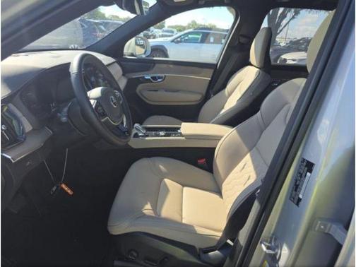 2025 Volvo XC90 B6 Plus 7-Seater