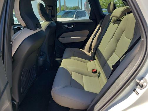 Crystal White Metallic 2026 Volvo XC60 B5 Plus