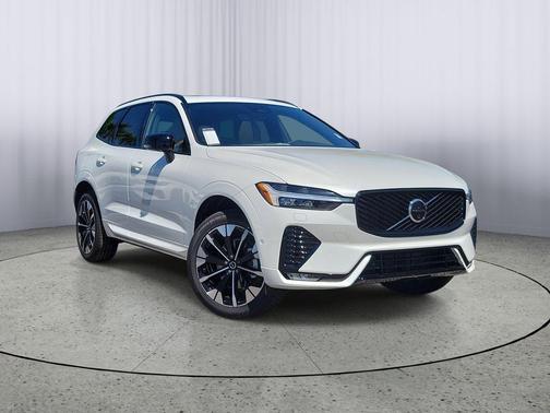 Crystal White Metallic 2026 Volvo XC60 B5 Plus