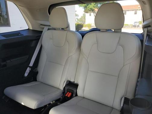 2025 Volvo XC90 B6 Plus 7-Seater