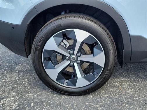 2025 Volvo XC40 B5 Plus Bright Theme