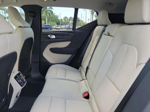 2025 Volvo XC40 B5 Plus Bright Theme
