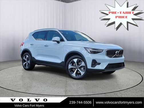 2025 Volvo XC40 B5 Plus Bright Theme