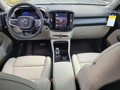 2025 Volvo XC40 B5 Plus Bright Theme