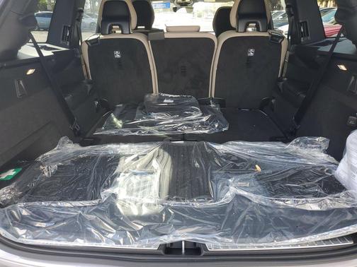 2026 Volvo XC90 Plus, B6 AWD Gas (mild hybrid), Gasoline, Bright, 7 Seats