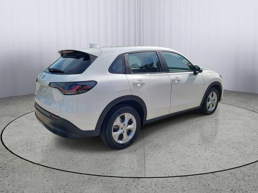 White 2023 Honda HR-V LX