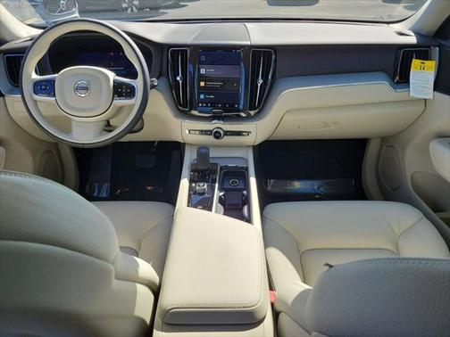 2025 Volvo XC60 B5 Plus
