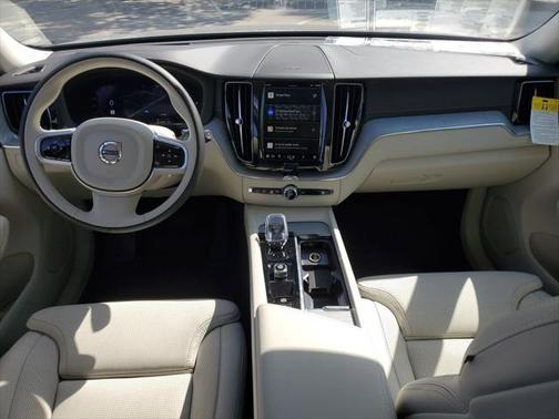 2025 Volvo XC60 Plug-In Hybrid T8 Ultra
