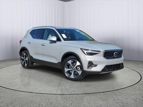 2025 Volvo XC40 B5 Plus Bright Theme