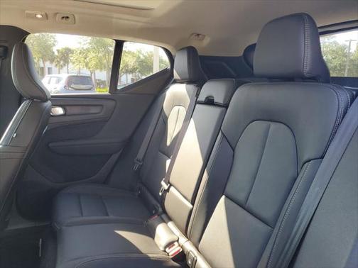 2025 Volvo XC40 B5 Plus Bright Theme