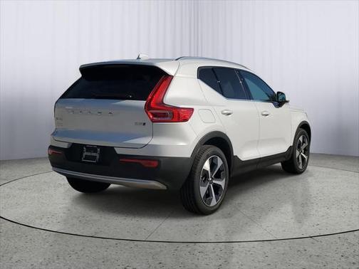 2025 Volvo XC40 B5 Plus Bright Theme