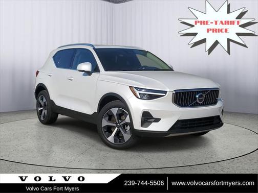2025 Volvo XC40 B5 Plus Bright Theme