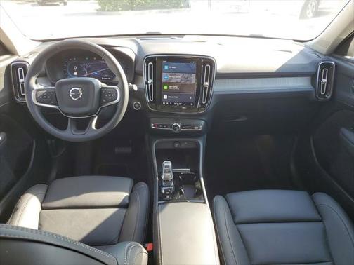 2025 Volvo XC40 B5 Plus Bright Theme
