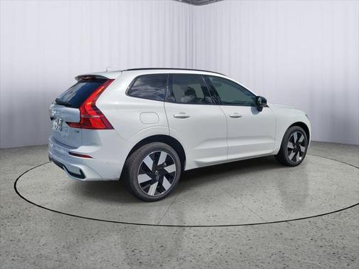 2025 Volvo XC60 Plug-In Hybrid T8 Plus