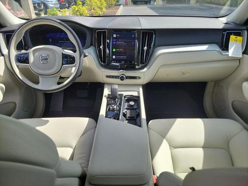 2025 Volvo XC60 Plug-In Hybrid T8 Plus