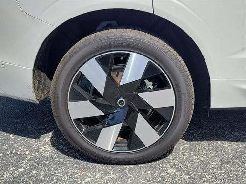 2025 Volvo XC60 Plug-In Hybrid T8 Plus