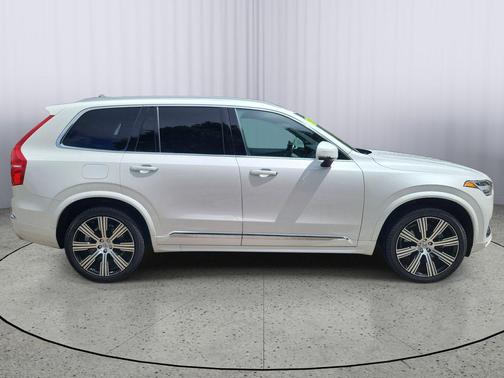 Crystal White Metallic 2021 Volvo XC90 T6 Inscription